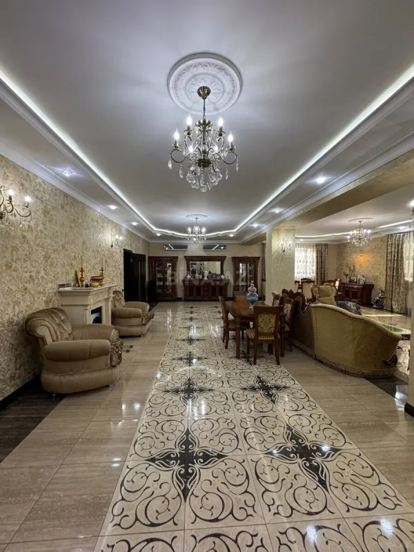 Satılır 9 otaqlı həyət evi 420 m²