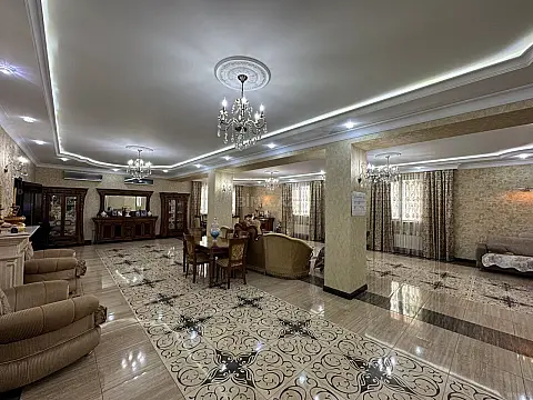 Satılır 9 otaqlı həyət evi 420 m²