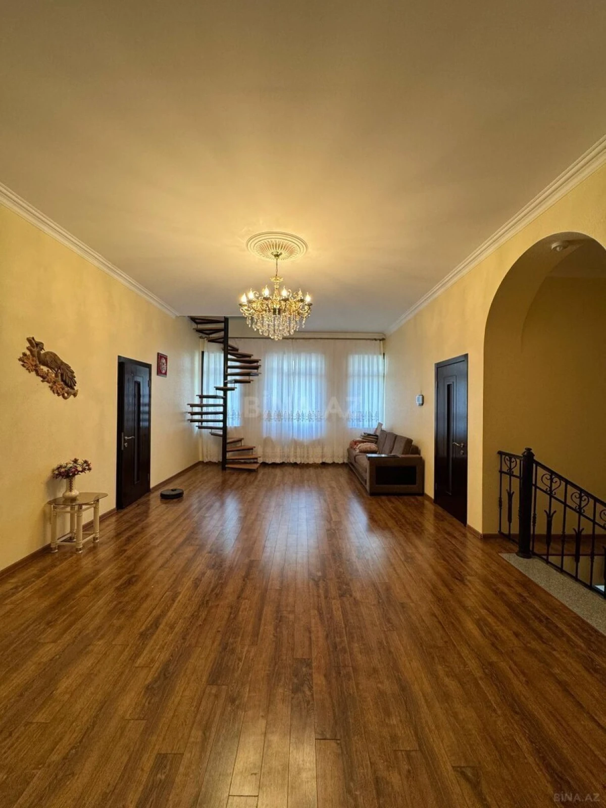 Satılır 9 otaqlı həyət evi 420 m²