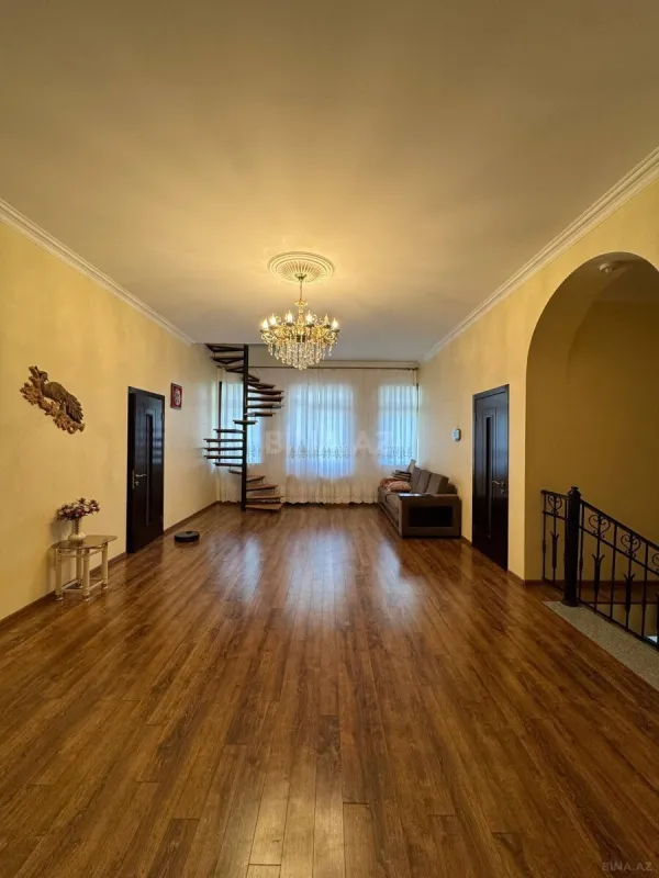 Satılır 9 otaqlı həyət evi 420 m²