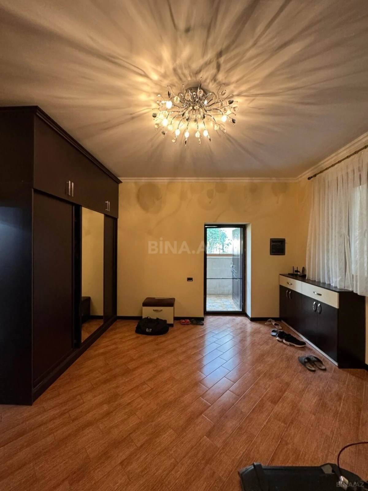 Satılır 9 otaqlı həyət evi 420 m²