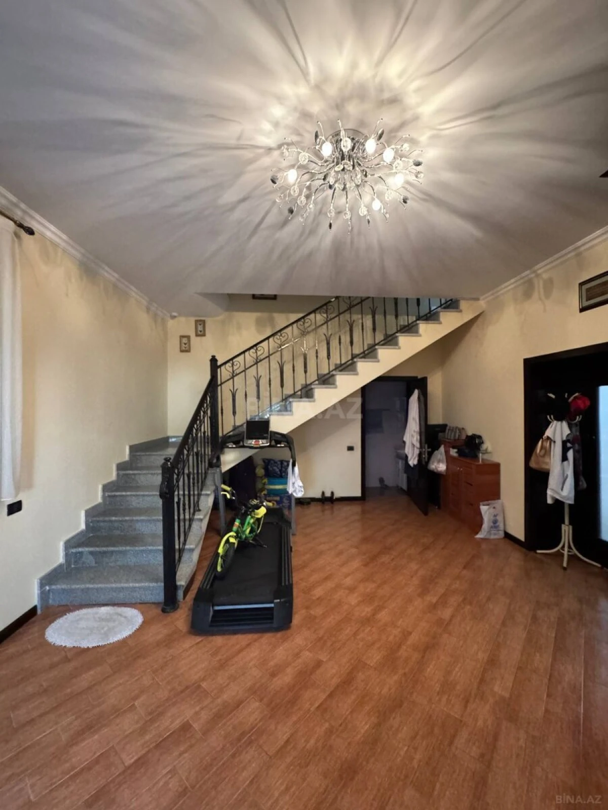 Satılır 9 otaqlı həyət evi 420 m²