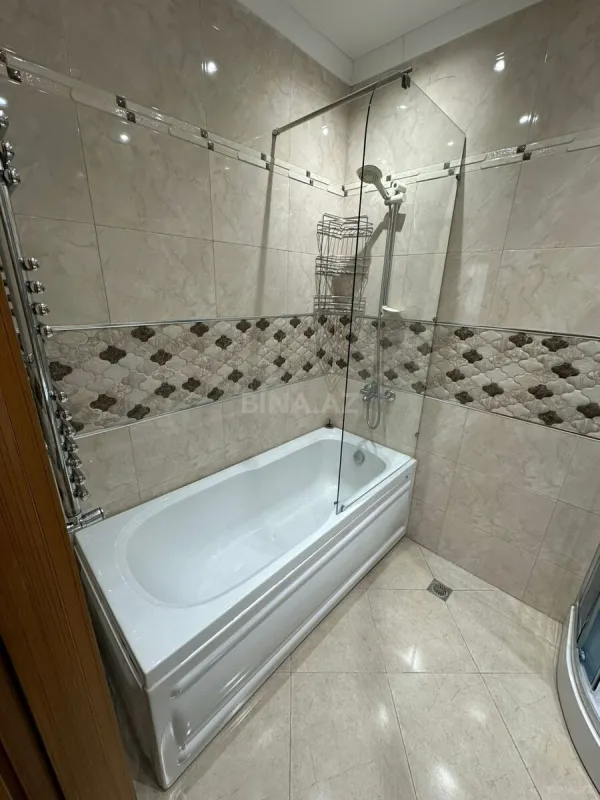 Kirayə verilir 3 otaqlı mənzil 132 m²