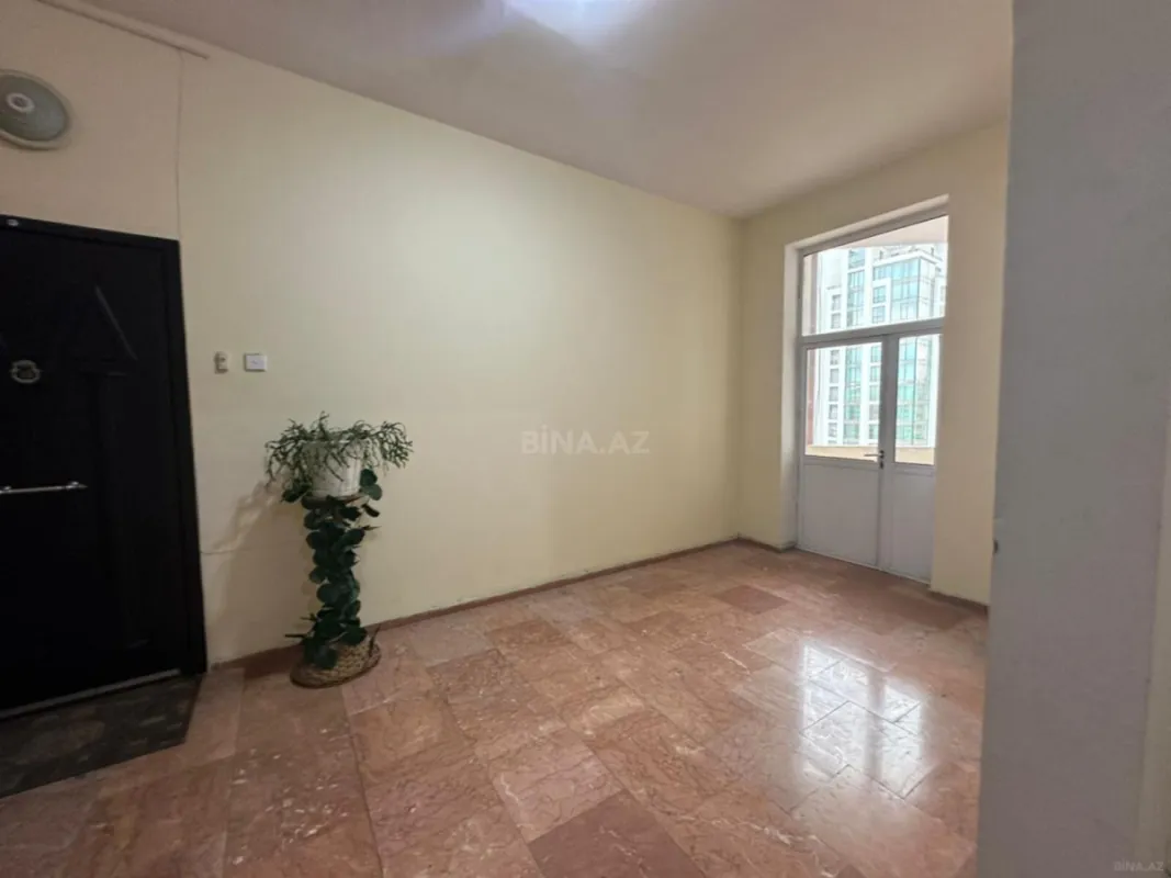 Satılır 3 otaqlı mənzil 102 m²
