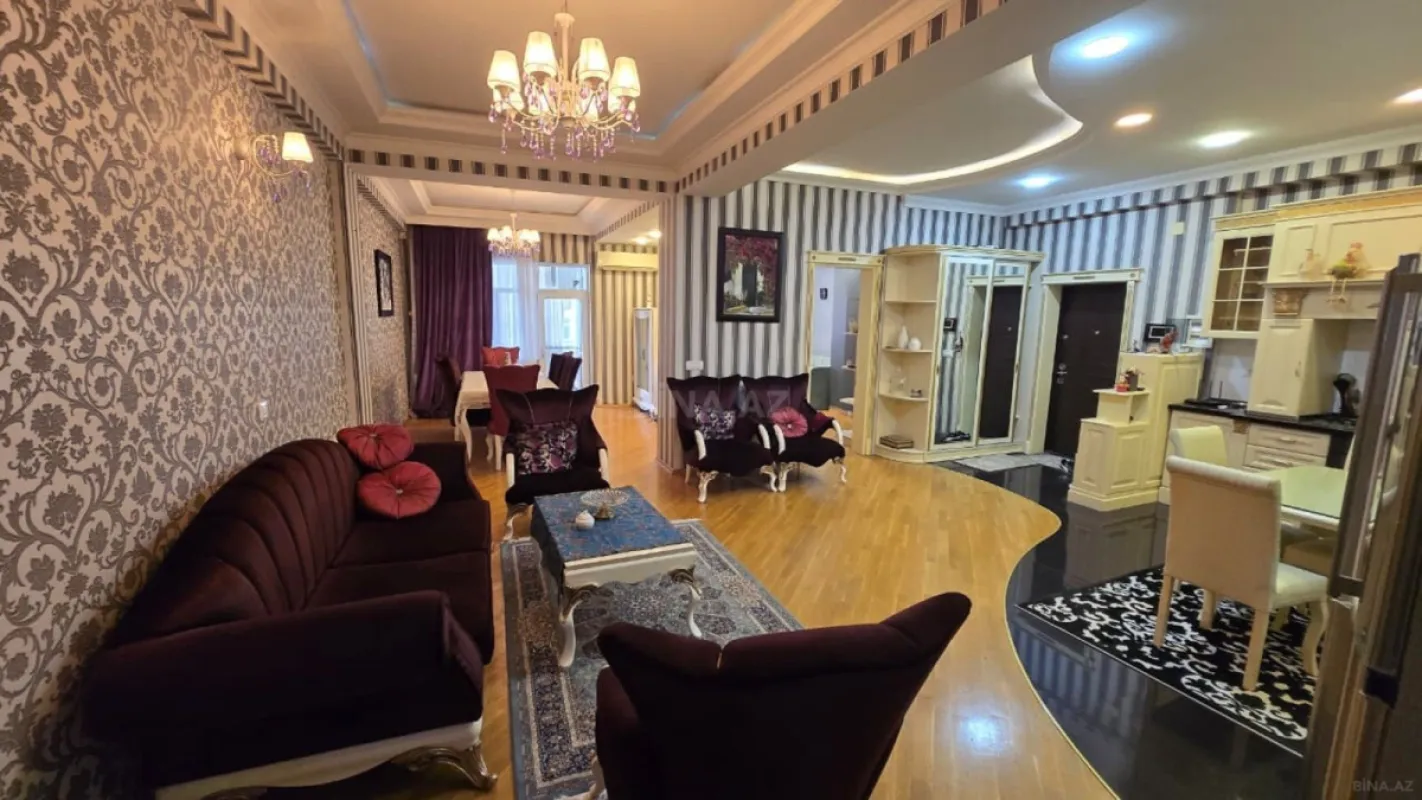 Satılır 4 otaqlı mənzil 135 m²