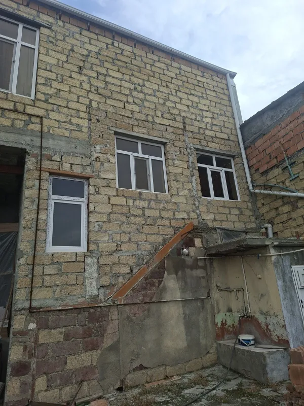 Satılır 7 otaqlı həyət evi 130 m²