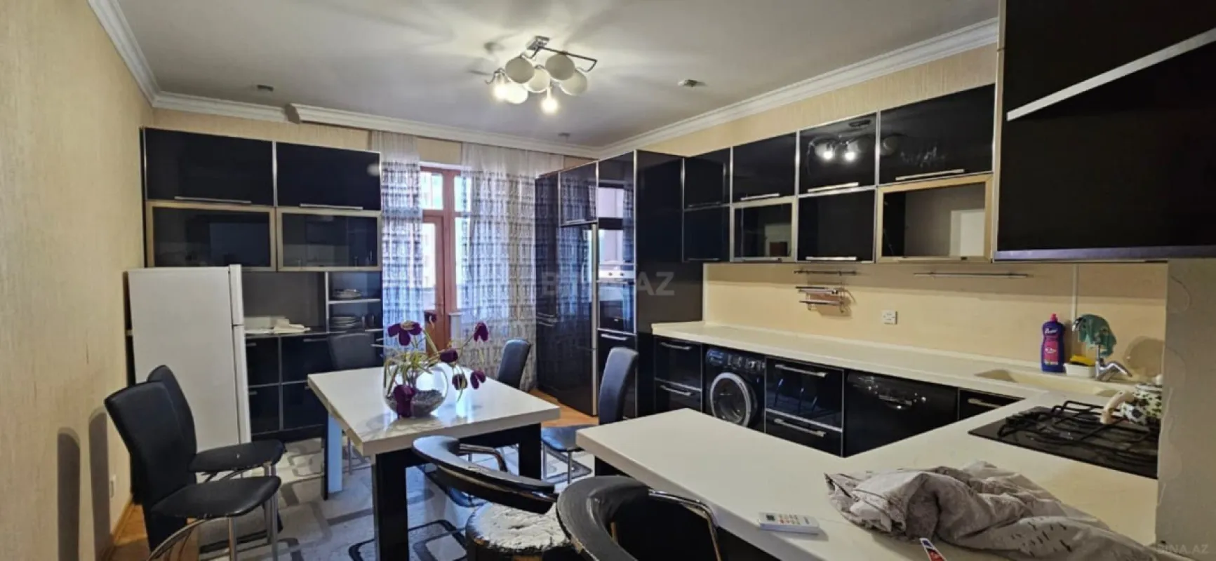 Satılır 4 otaqlı mənzil 176 m²