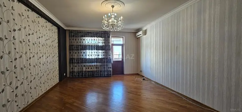 Satılır 4 otaqlı mənzil 176 m²