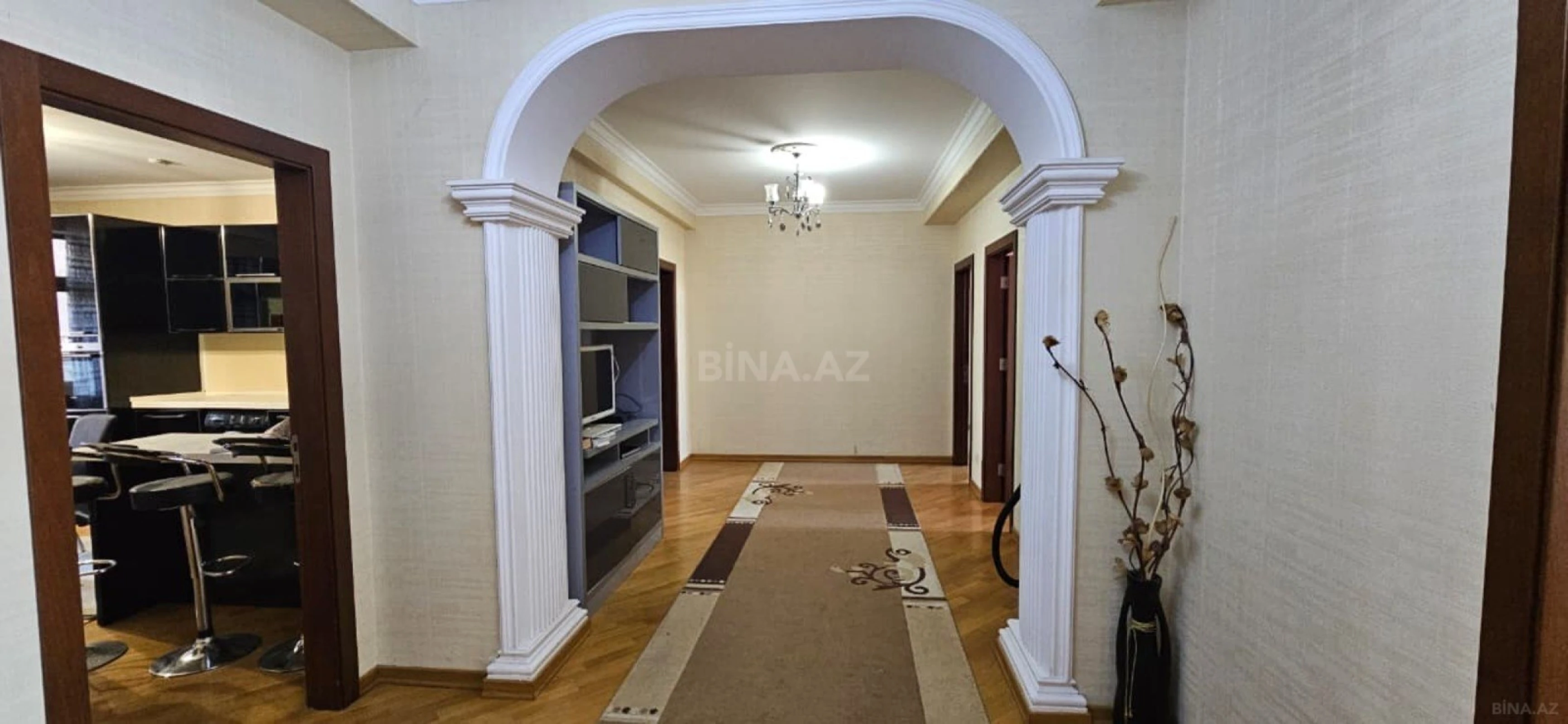 Satılır 4 otaqlı mənzil 176 m²