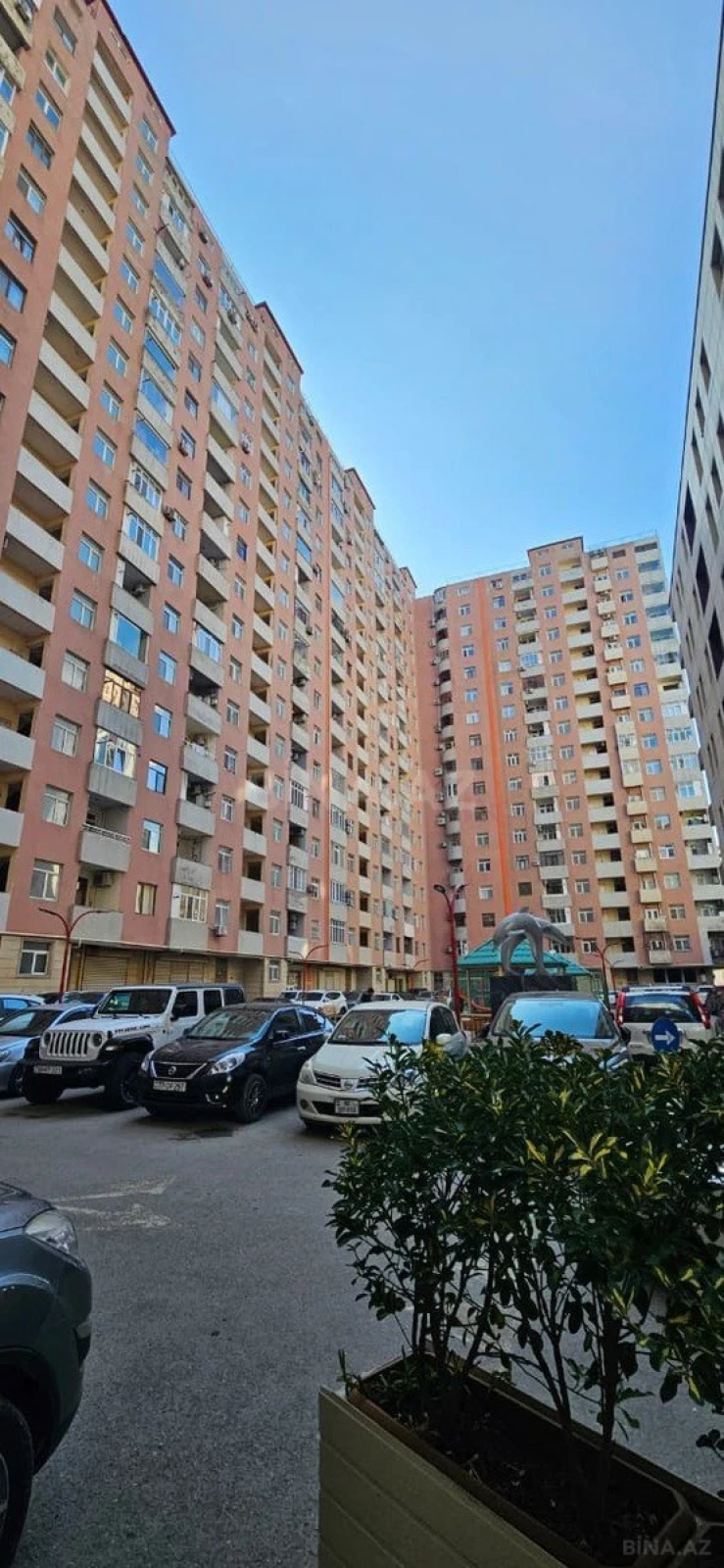 Satılır 4 otaqlı mənzil 176 m²