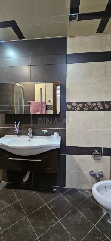 Satılır 4 otaqlı mənzil 176 m²