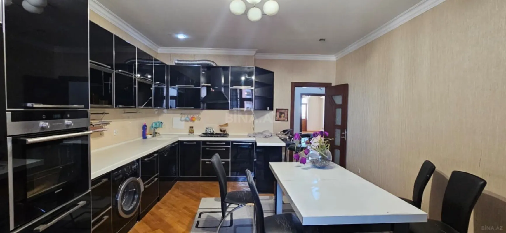Satılır 4 otaqlı mənzil 176 m²