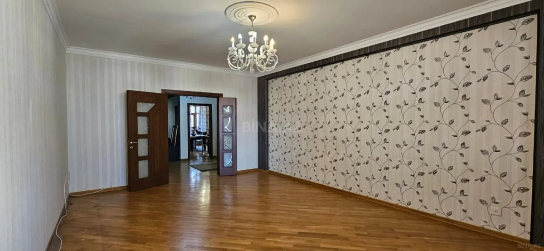 Satılır 4 otaqlı mənzil 176 m²
