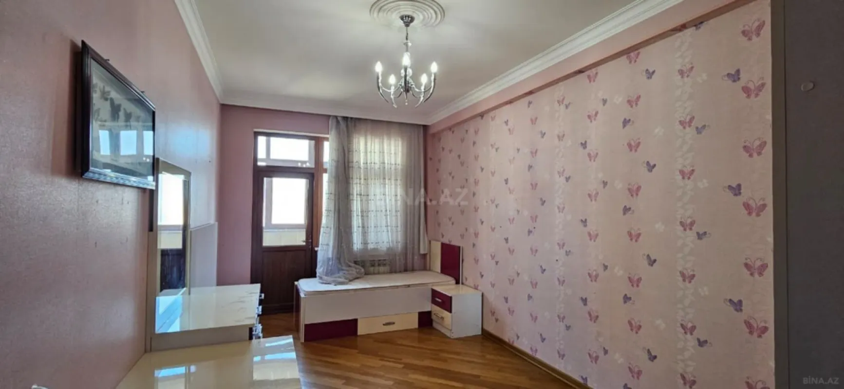 Satılır 4 otaqlı mənzil 176 m²