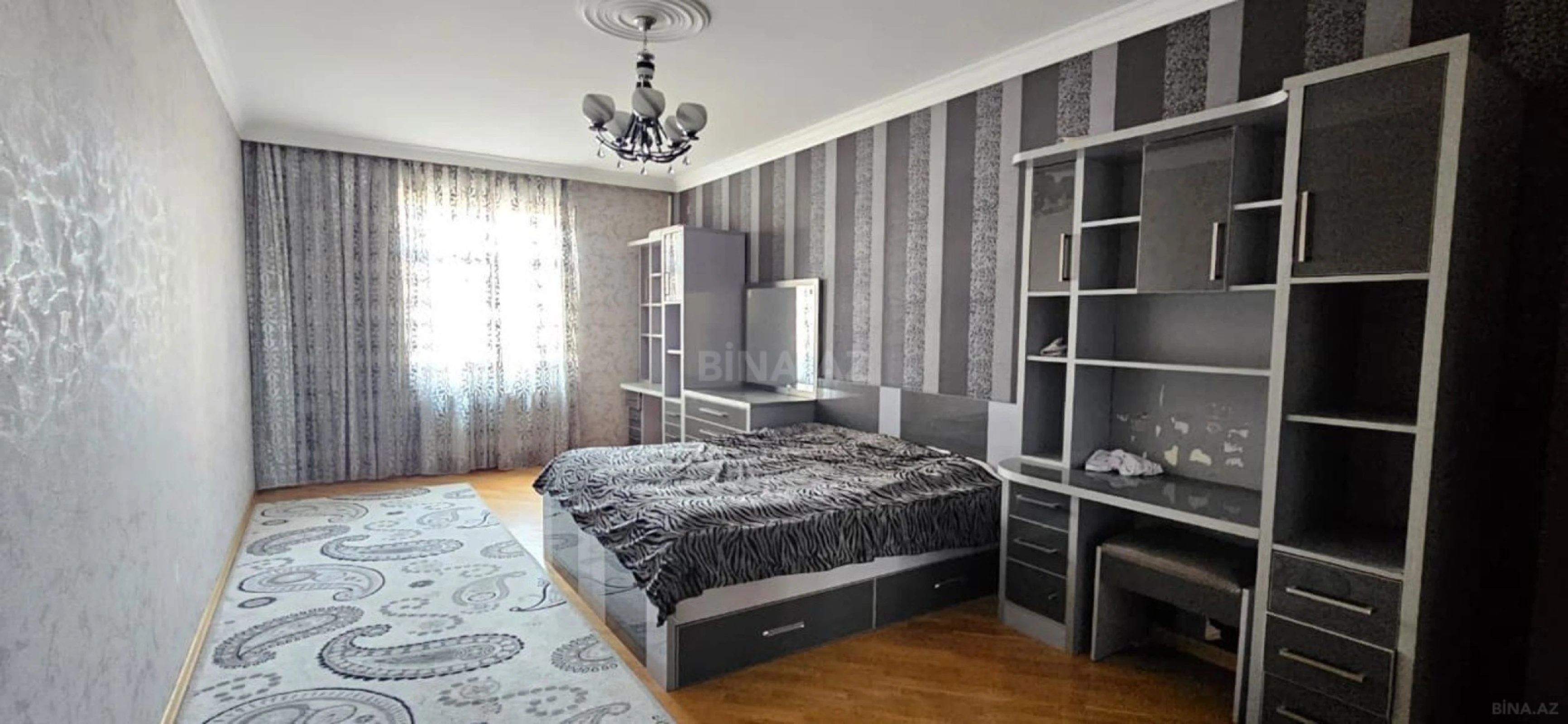 Satılır 4 otaqlı mənzil 176 m²