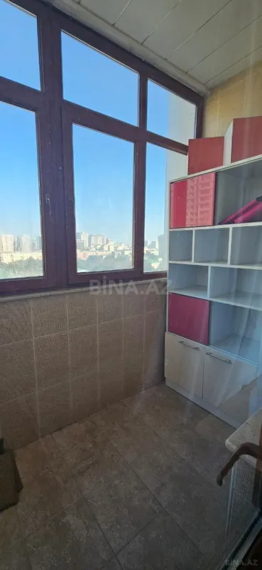 Satılır 4 otaqlı mənzil 176 m²
