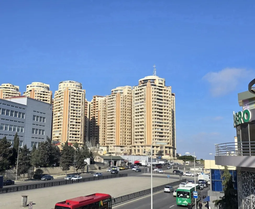 Satılır 3 otaqlı mənzil 156 m²