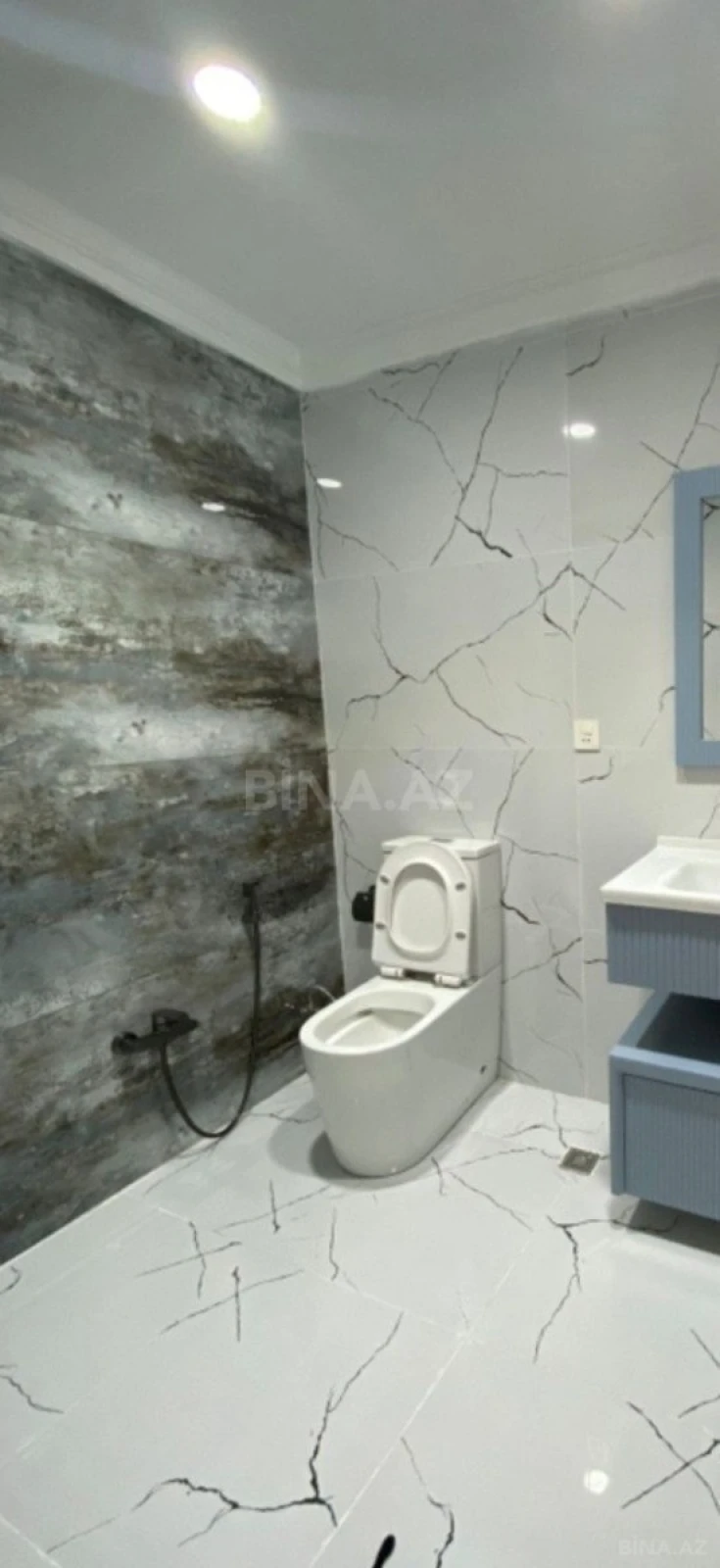 Satılır 3 otaqlı mənzil 156 m²