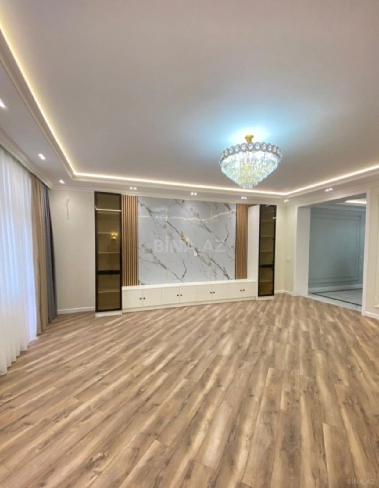 Satılır 3 otaqlı mənzil 156 m²