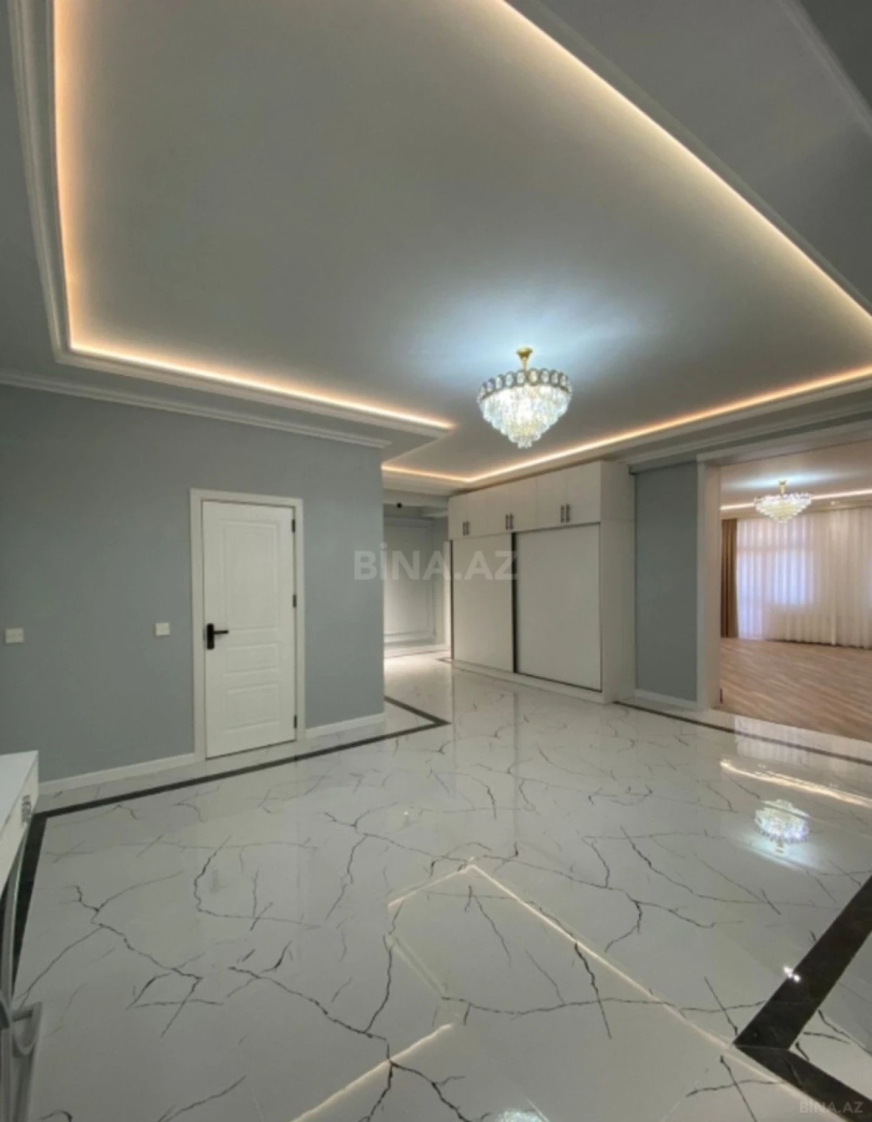 Satılır 3 otaqlı mənzil 156 m²