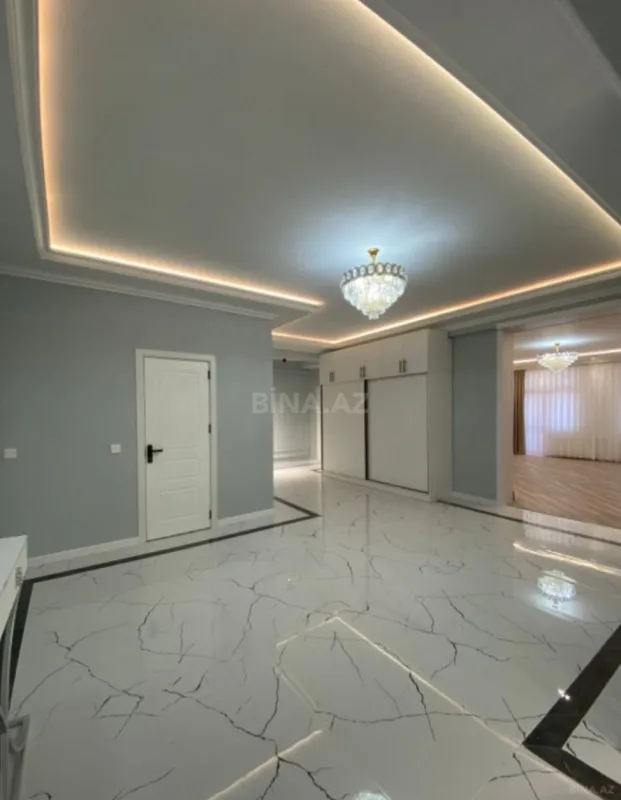 Satılır 3 otaqlı mənzil 156 m²