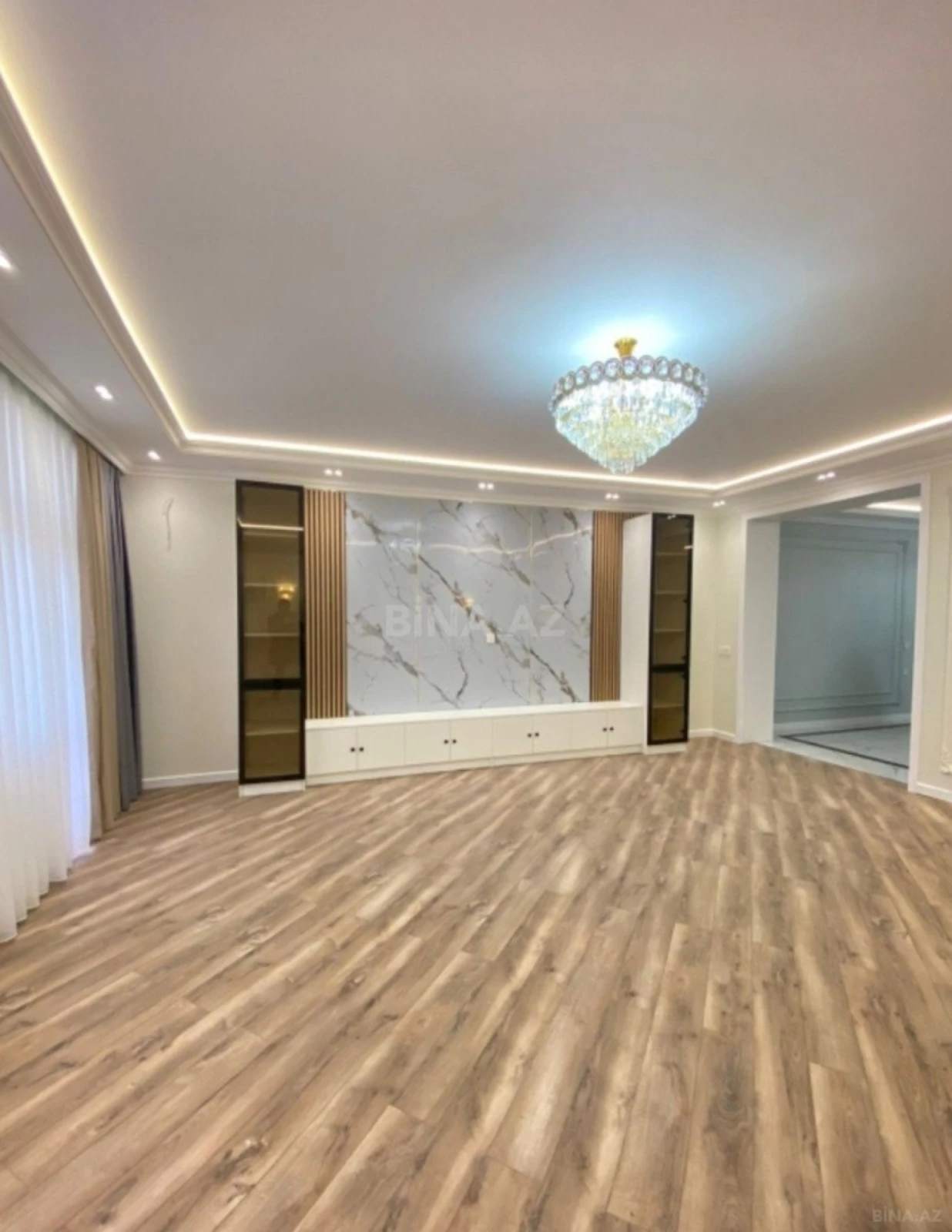 Satılır 3 otaqlı mənzil 156 m²