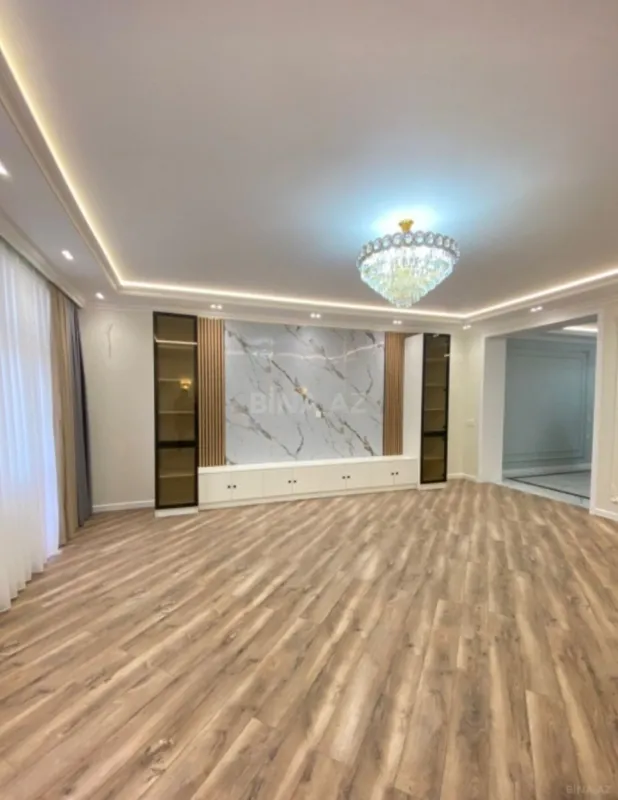 Satılır 3 otaqlı mənzil 156 m²