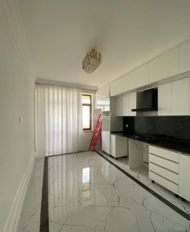 Satılır 3 otaqlı mənzil 156 m²