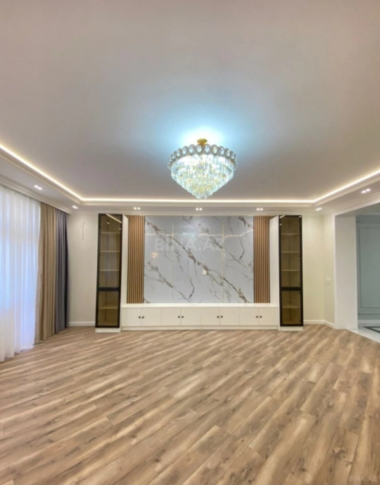 Satılır 3 otaqlı mənzil 156 m²