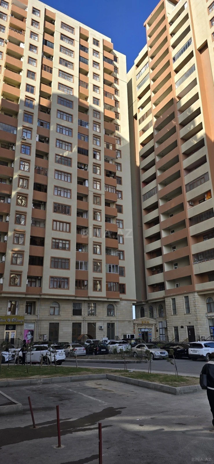 Satılır 3 otaqlı mənzil 156 m²