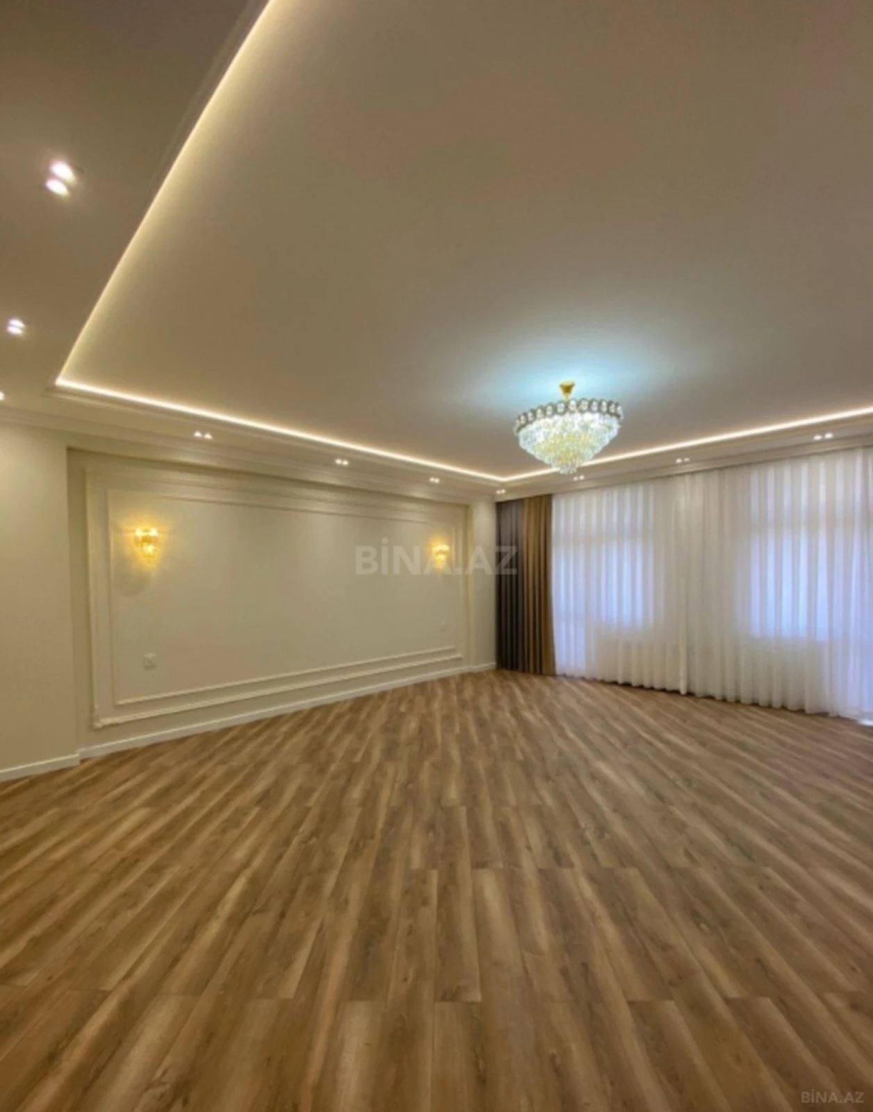 Satılır 3 otaqlı mənzil 156 m²