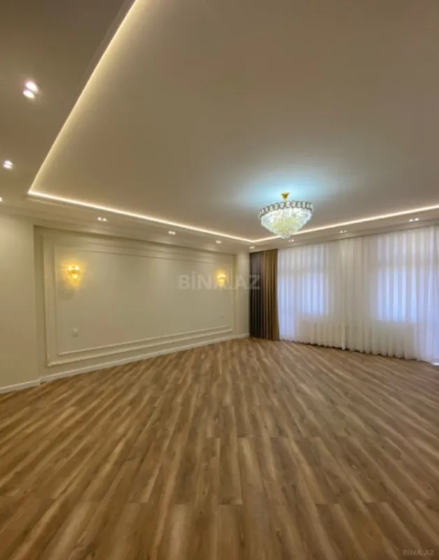 Satılır 3 otaqlı mənzil 156 m²