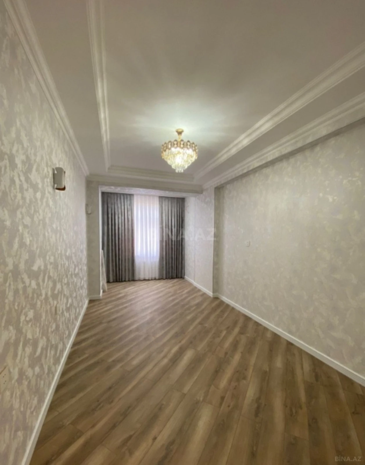 Satılır 3 otaqlı mənzil 156 m²