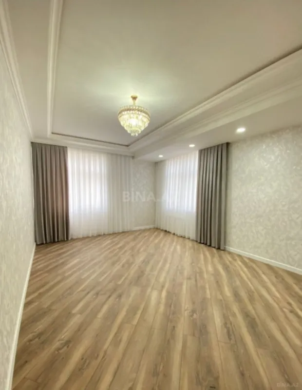 Satılır 3 otaqlı mənzil 156 m²