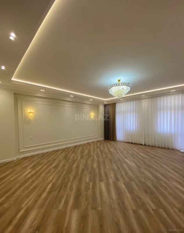 Satılır 3 otaqlı mənzil 156 m²