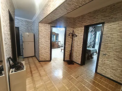 Satılır 4 otaqlı mənzil 90 m²