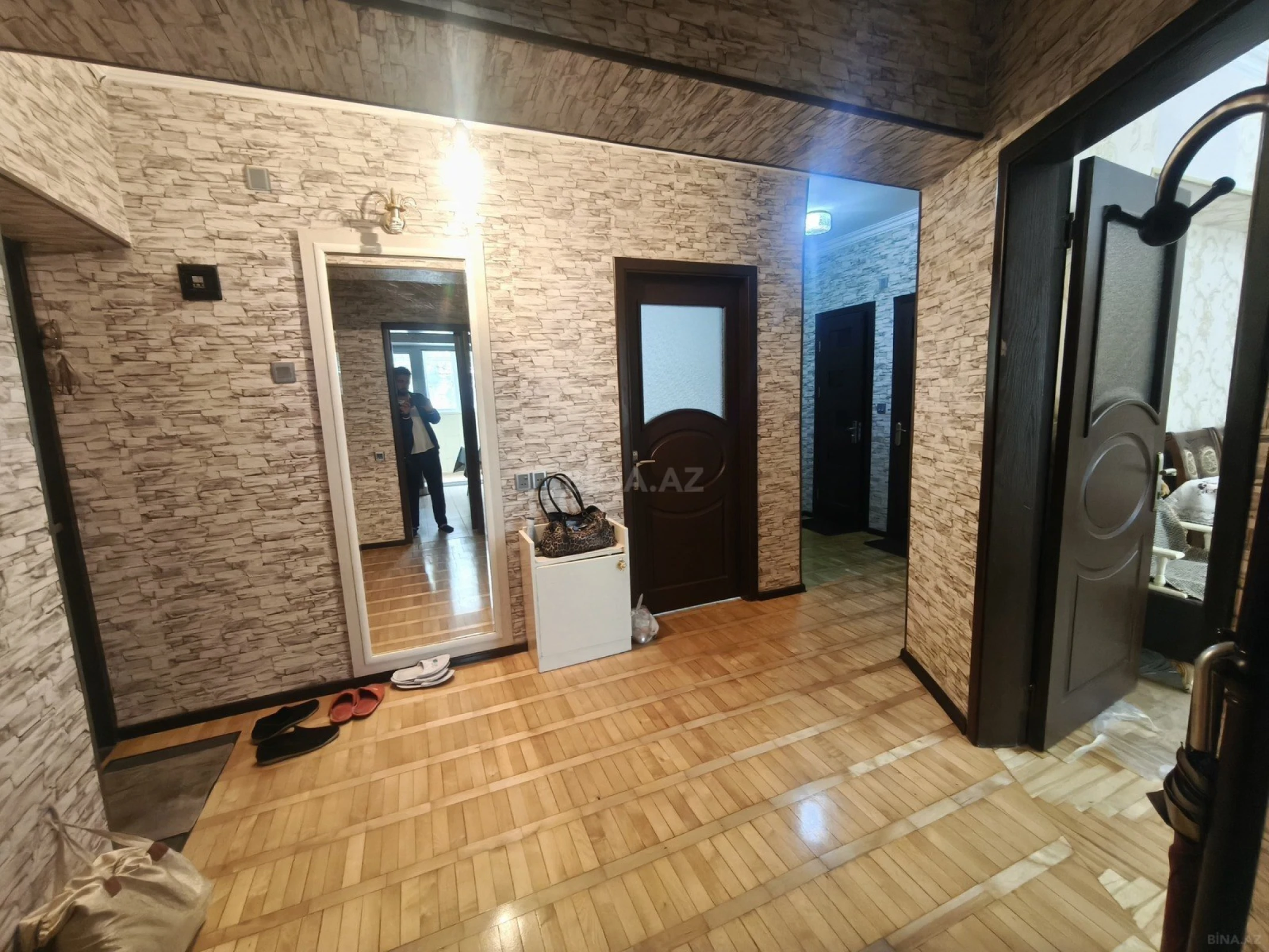 Satılır 4 otaqlı mənzil 90 m²