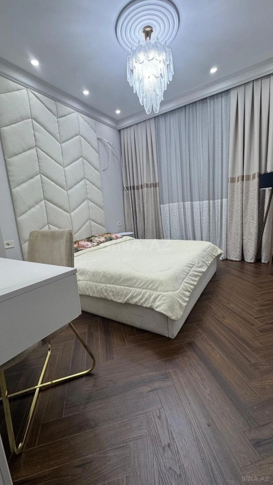 Satılır 3 otaqlı mənzil 148 m²