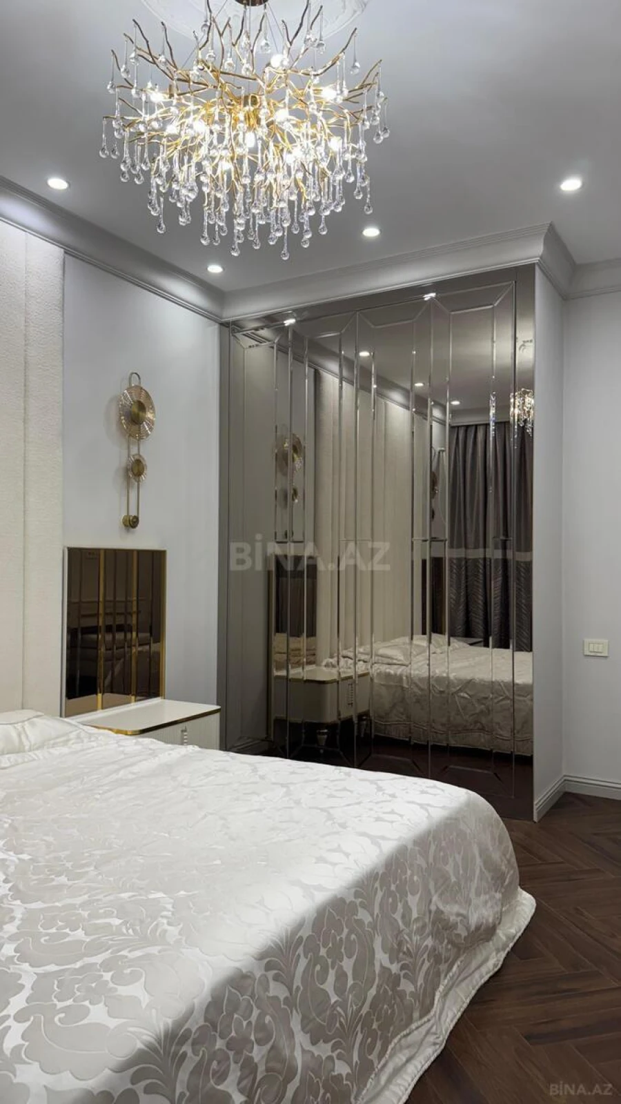 Satılır 3 otaqlı mənzil 148 m²