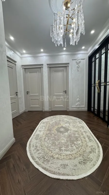 Satılır 3 otaqlı mənzil 148 m²