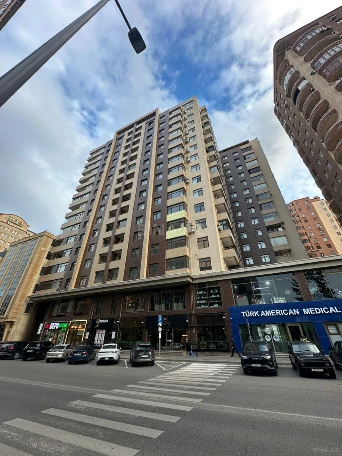 Satılır 3 otaqlı mənzil 148 m²