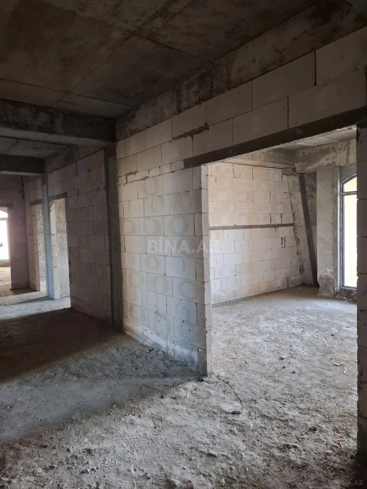 Satılır 3 otaqlı mənzil 148 m²