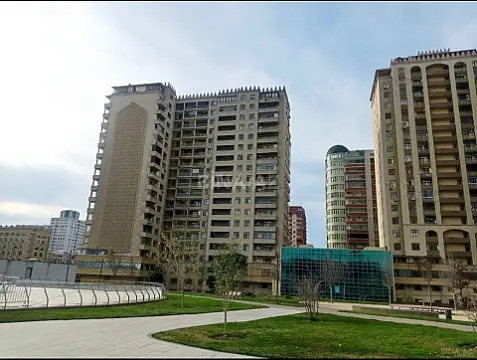 Kirayə verilir 2 otaqlı mənzil 75 m²