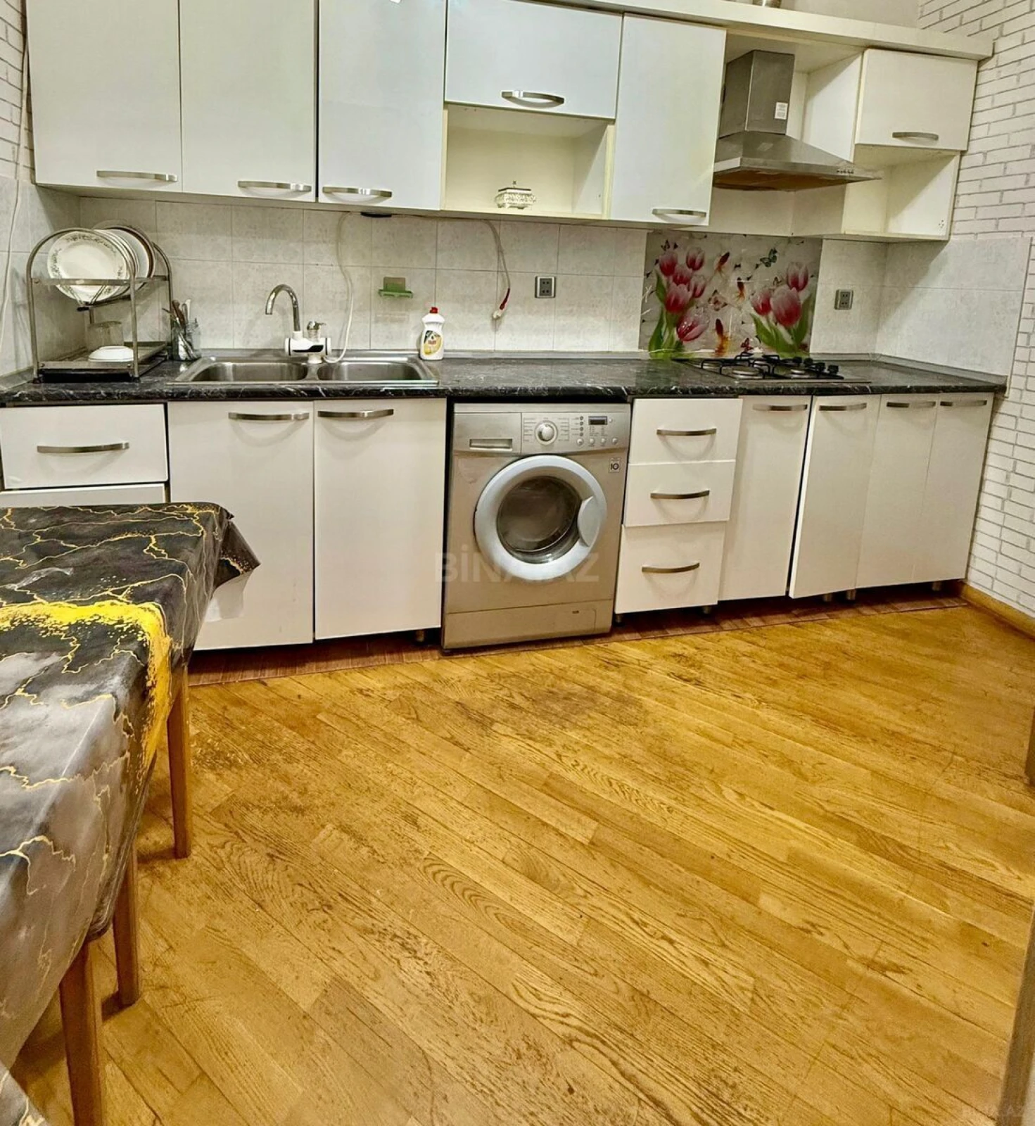 Kirayə verilir 2 otaqlı mənzil 75 m²