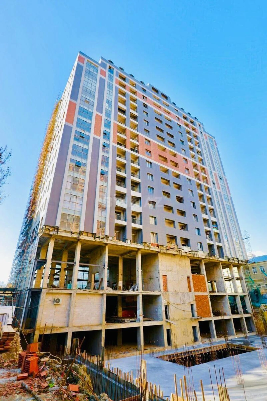 Satılır 3 otaqlı mənzil 108 m²