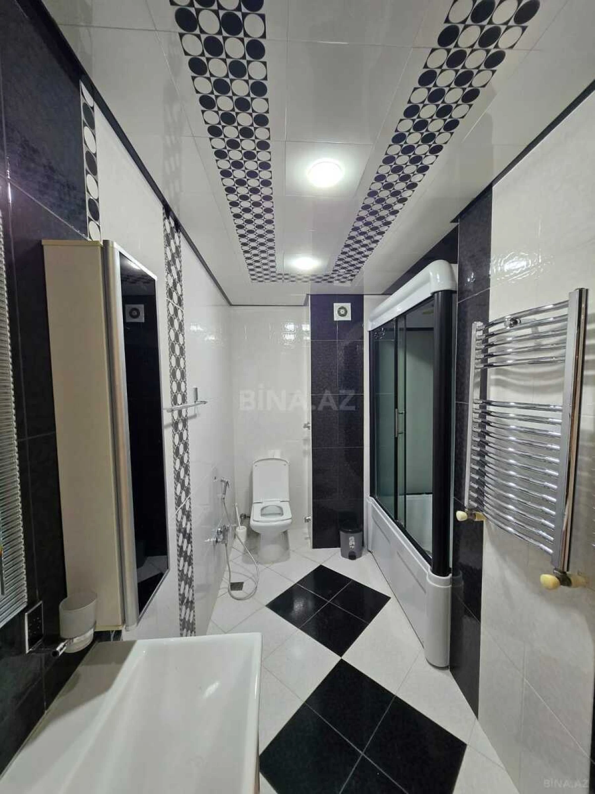 Satılır 3 otaqlı mənzil 122 m²