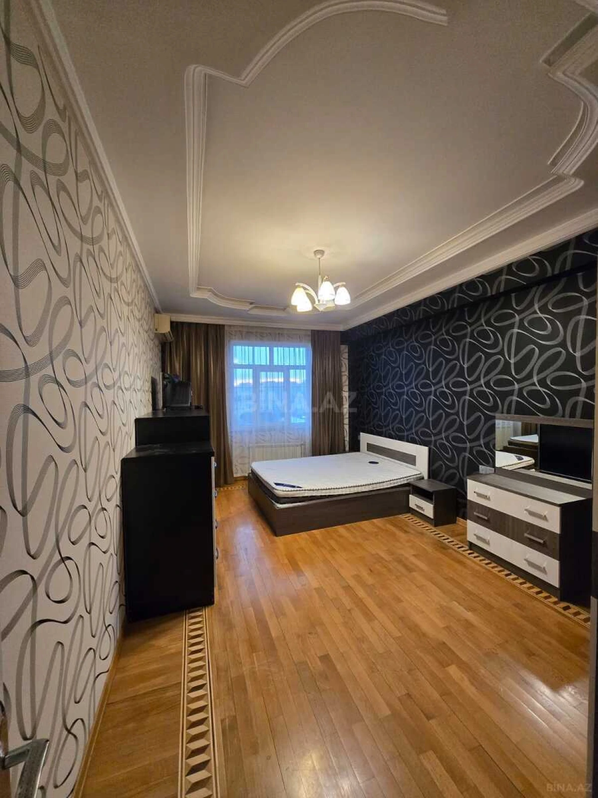 Satılır 3 otaqlı mənzil 122 m²