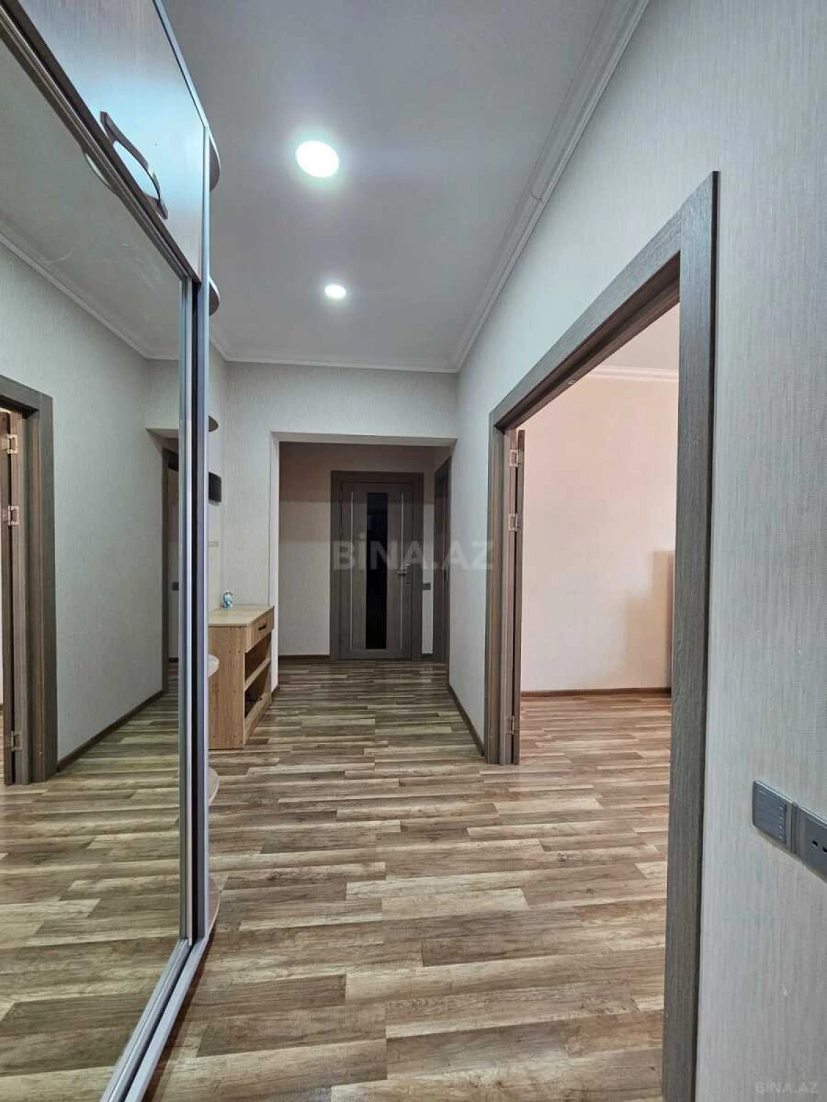 Kirayə verilir 2 otaqlı mənzil 96 m²