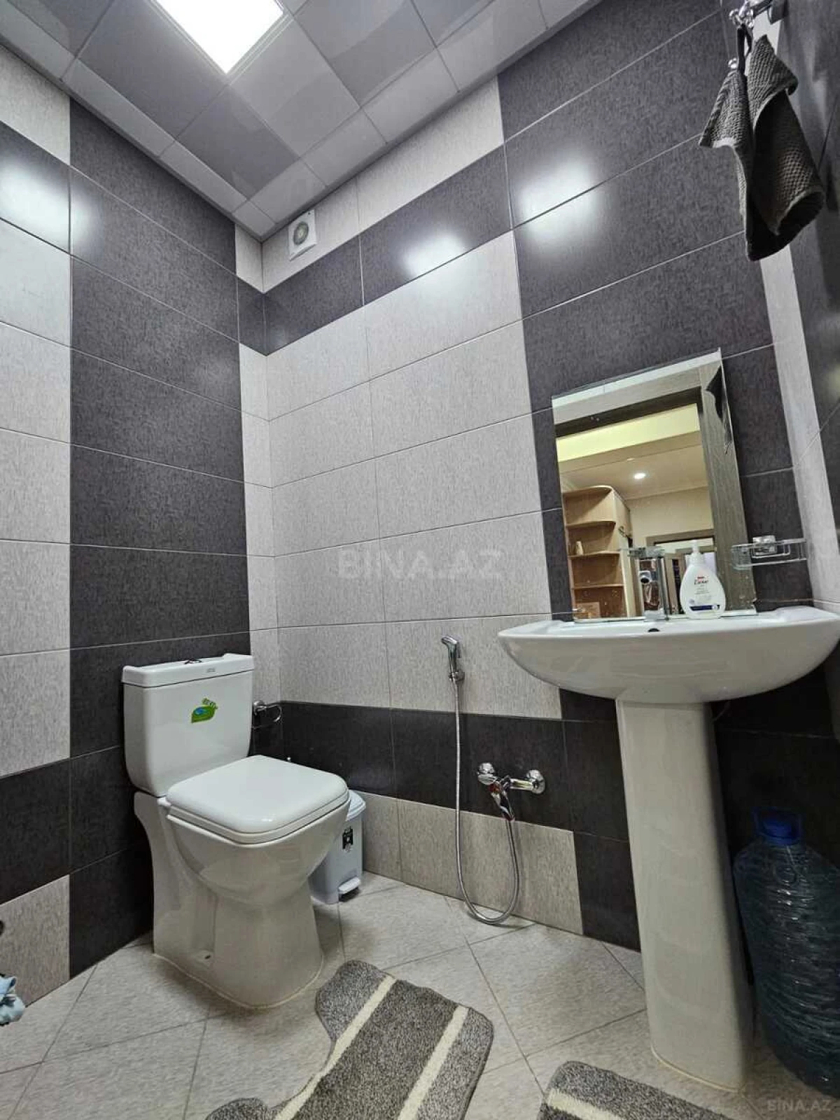 Kirayə verilir 2 otaqlı mənzil 96 m²