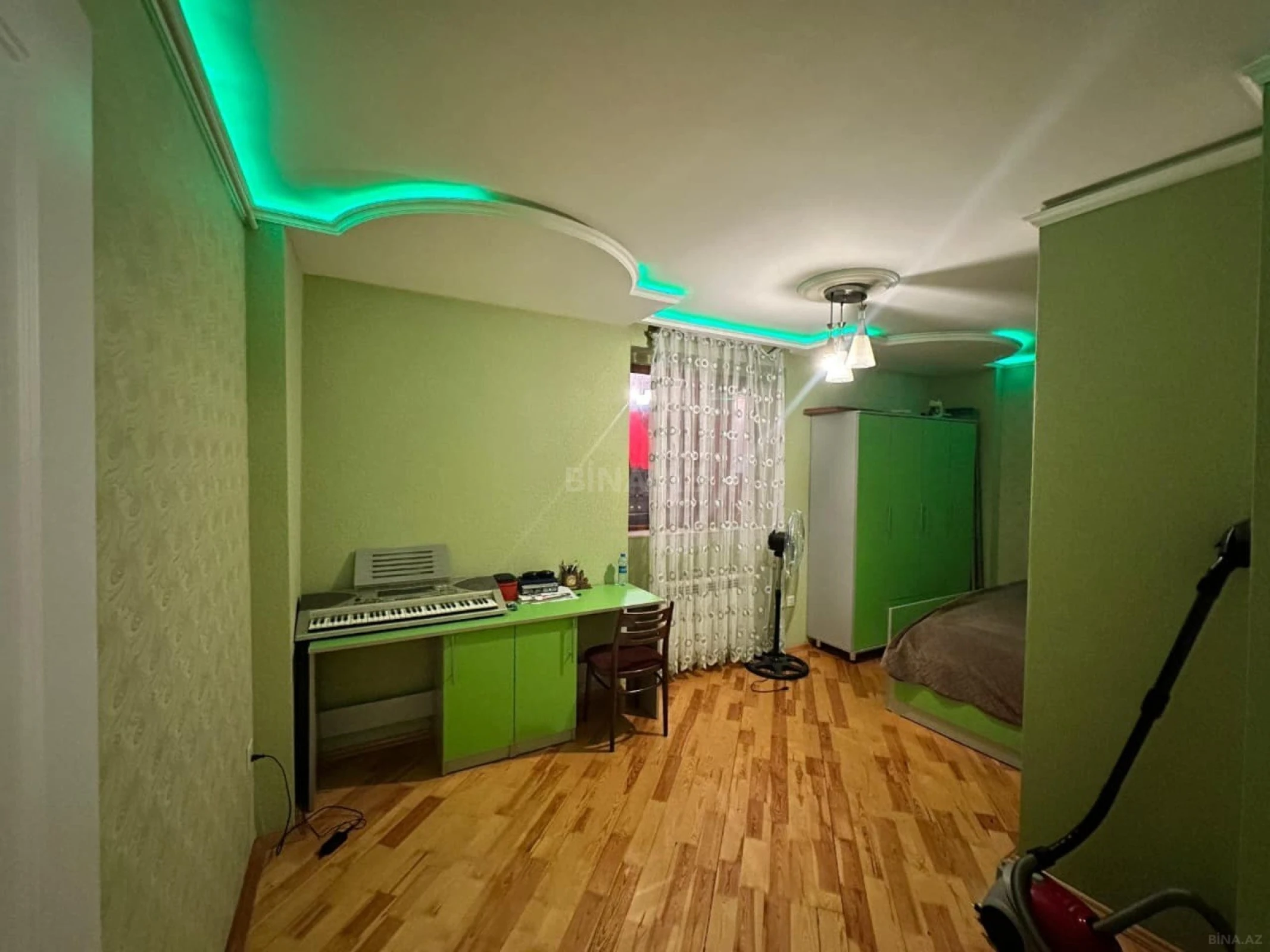 Satılır 4 otaqlı mənzil 118 m²